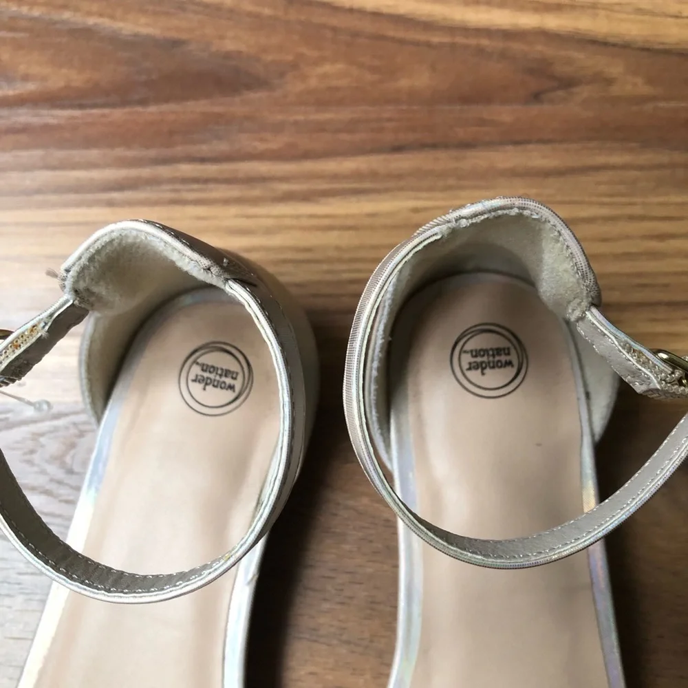 Wonder Nation Girl’s Holographic Ankle Strap Sandals size 3
